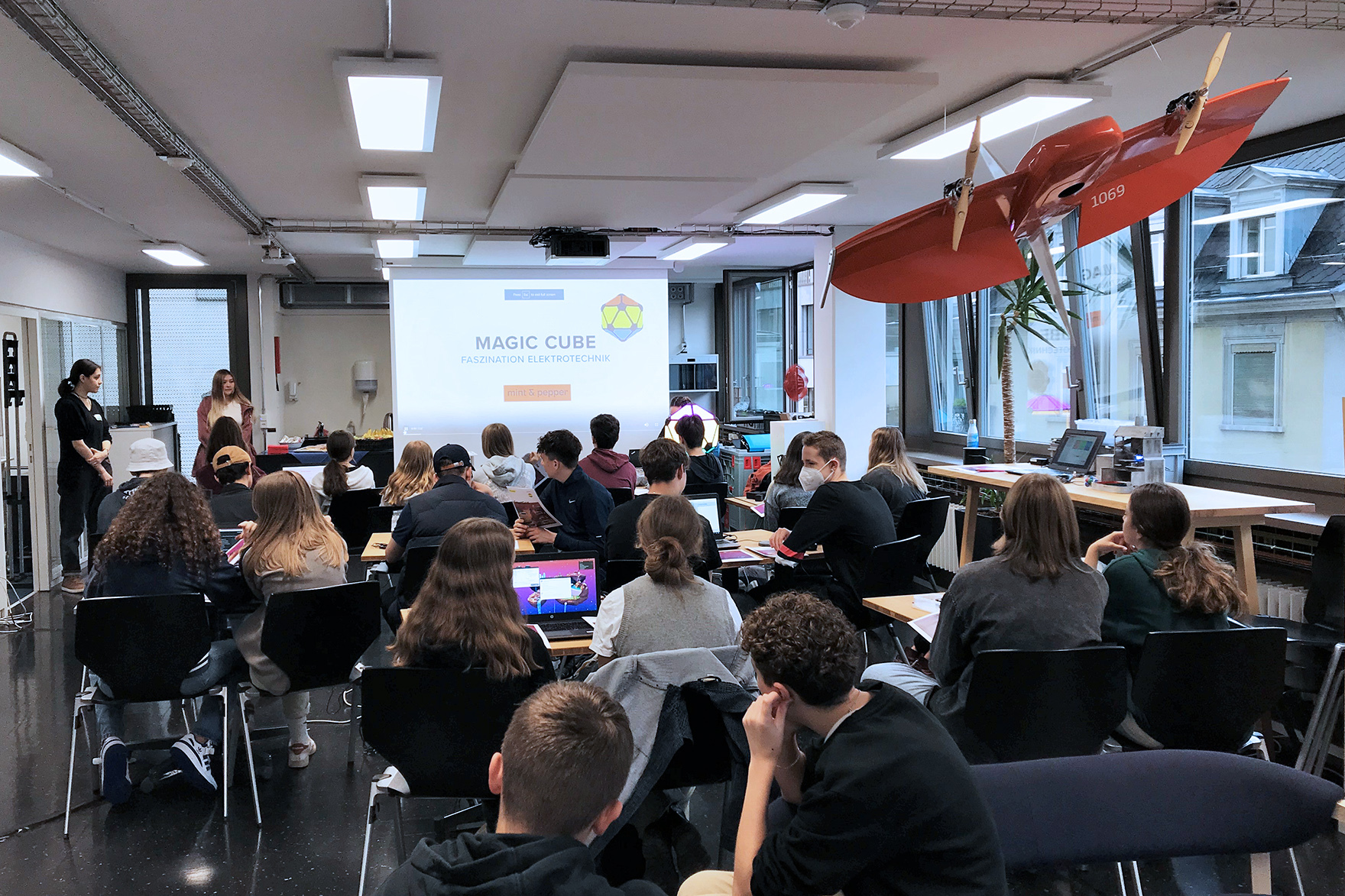 The first Wyss Zurich Workshop taking with three school classes in May 2022